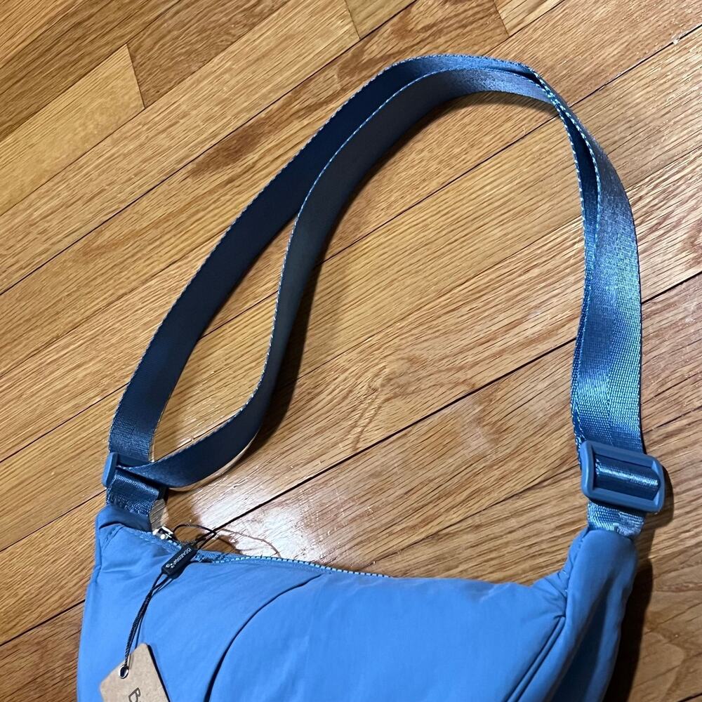 Last chance 🚨Bearpaw Bag Blue NWT - Picture 2 of 4